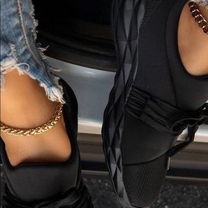 Daily flat heeled sneakers.